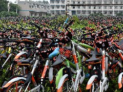 合肥暫扣萬輛共享單車，堆積如山引發密集恐懼